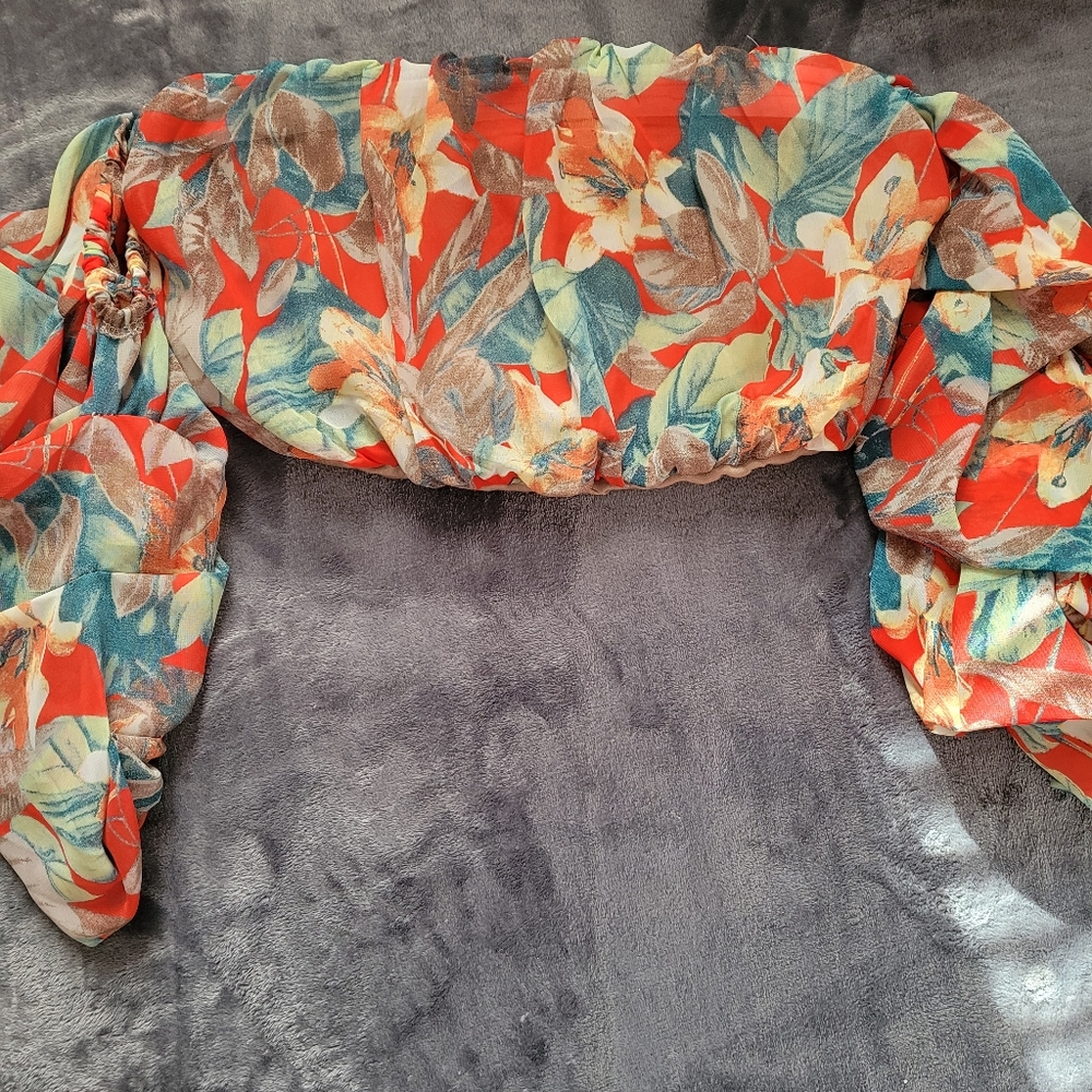 Two piece set - Picture 2 of 8